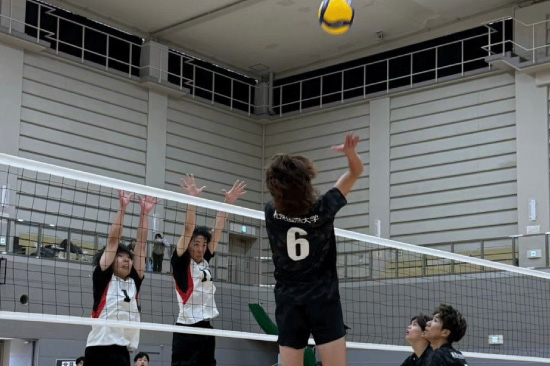 札幌国際大学男子バレーボール部写真1