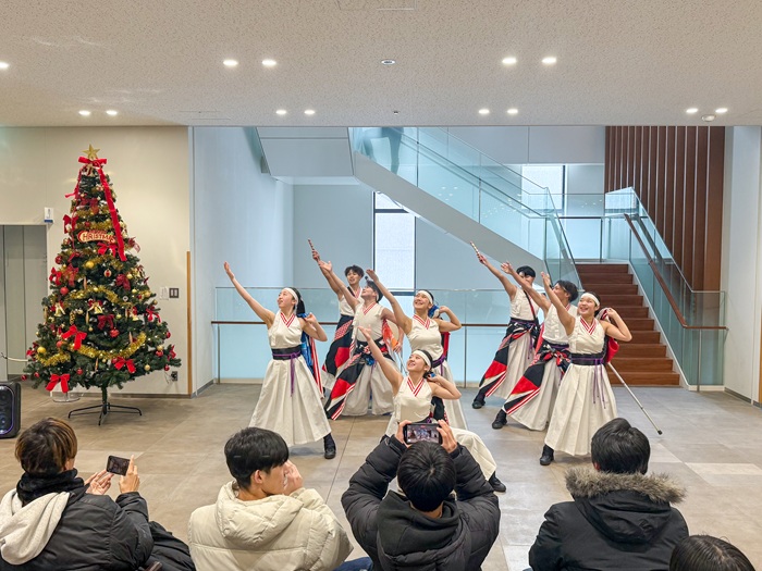 札幌国際大学　YOSAKOIソーラン部の演舞