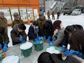 札幌国際大学　雪像づくり体験