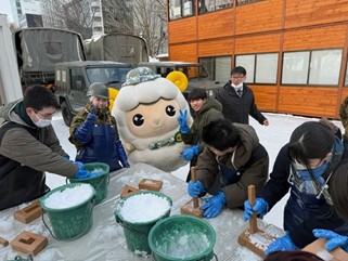 札幌国際大学　雪像づくり体験