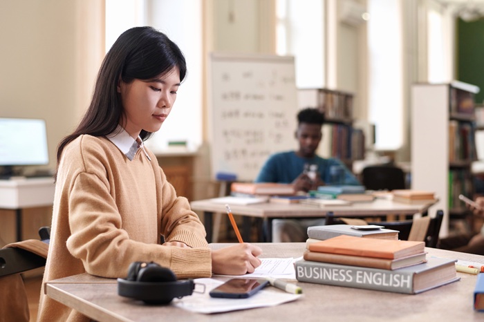 英語を勉強する学生　札幌国際大学