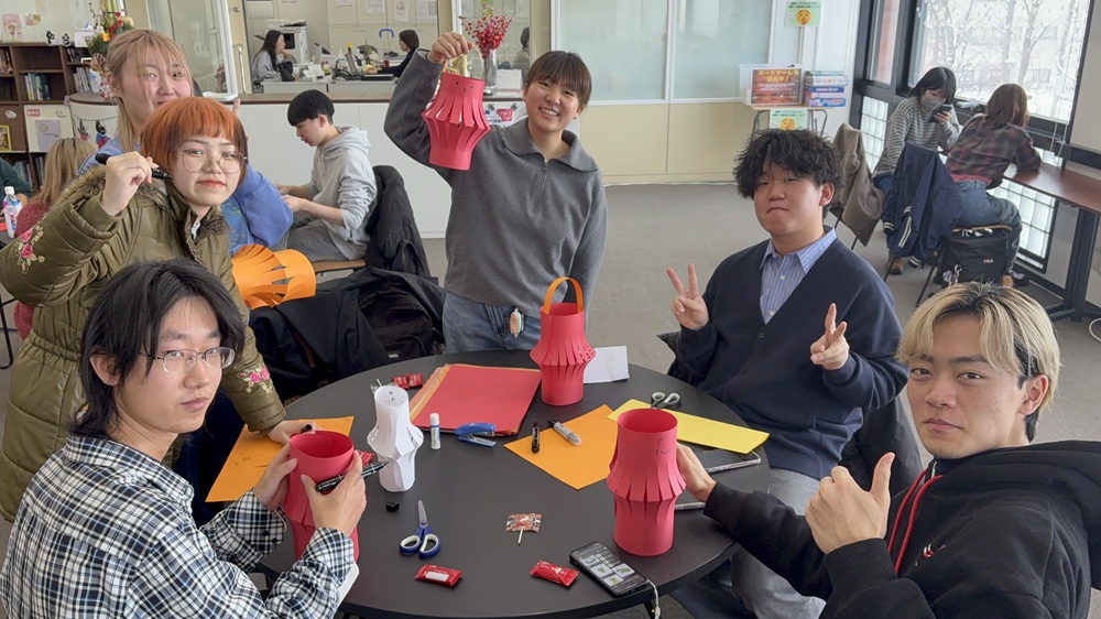 札幌国際大学　中華研究会　旧正月飾りつけ